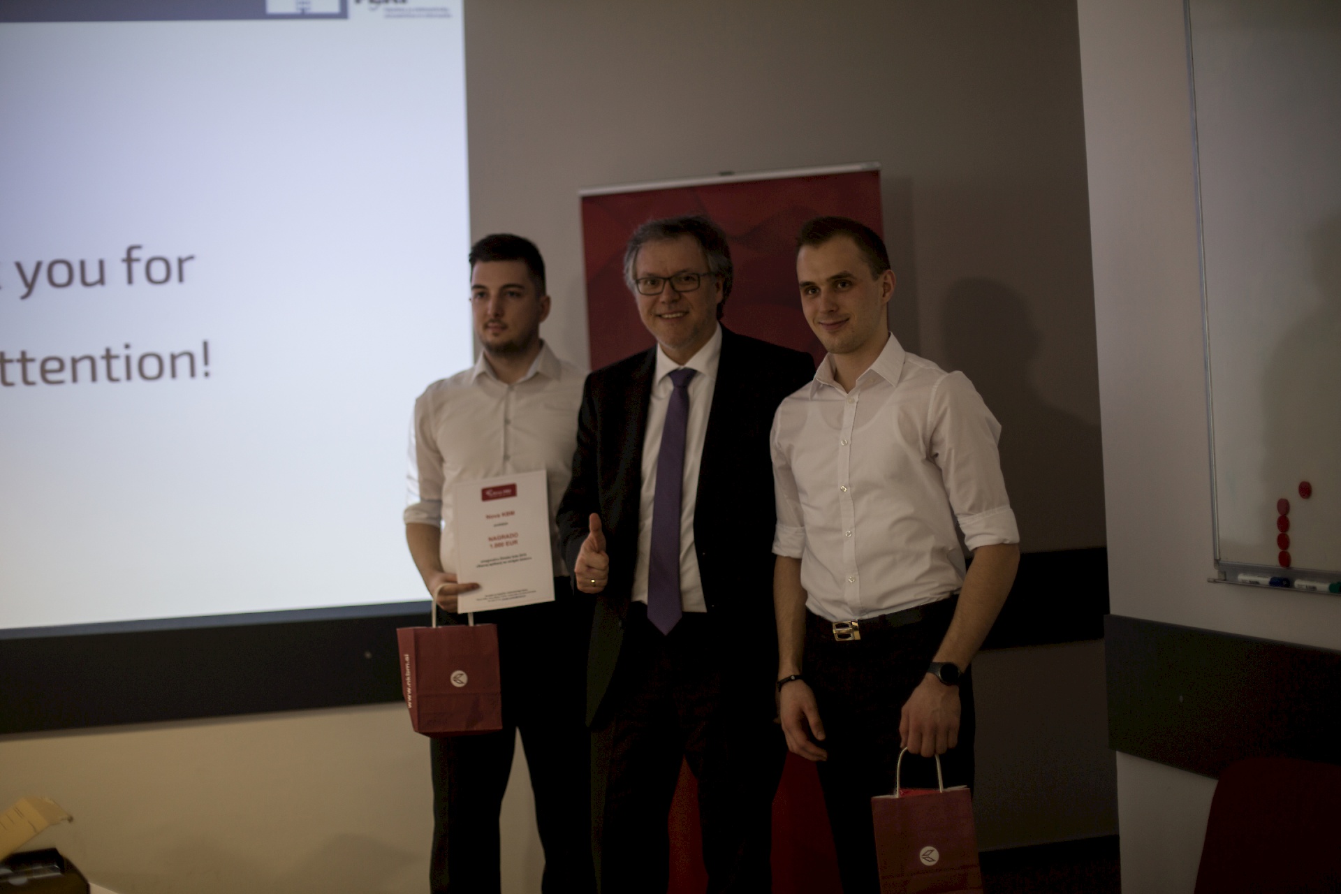 Jure Sreš in Domen Hohler zmagovalca zimske šole Blockchain