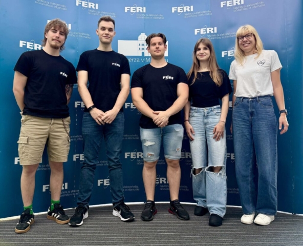 Študentje UM FERI z 2. mestom v regiji EMEA do vstopnice za finale tekmovanja ERPsim 2026
